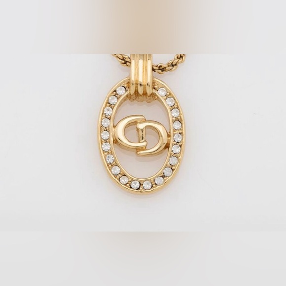 ✨Christian Dior Vintage Gold Tone CD Logo Oval
Pendant Necklace with Rhinestones - Picture 3 of 17